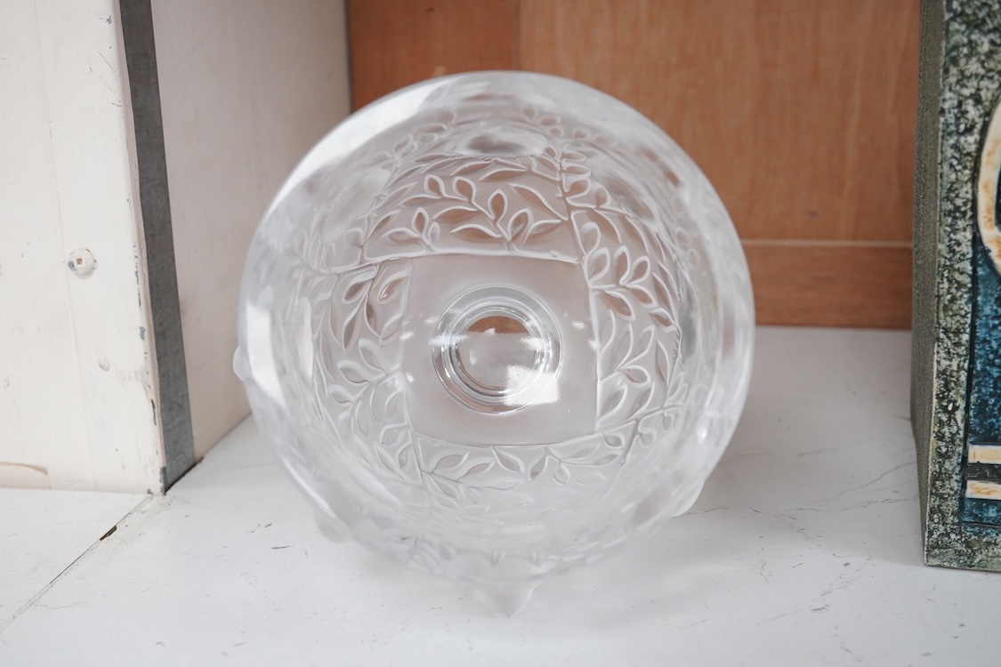 A Lalique frosted glass Elizabeth Birds pedestal bowl, 13.5cm high